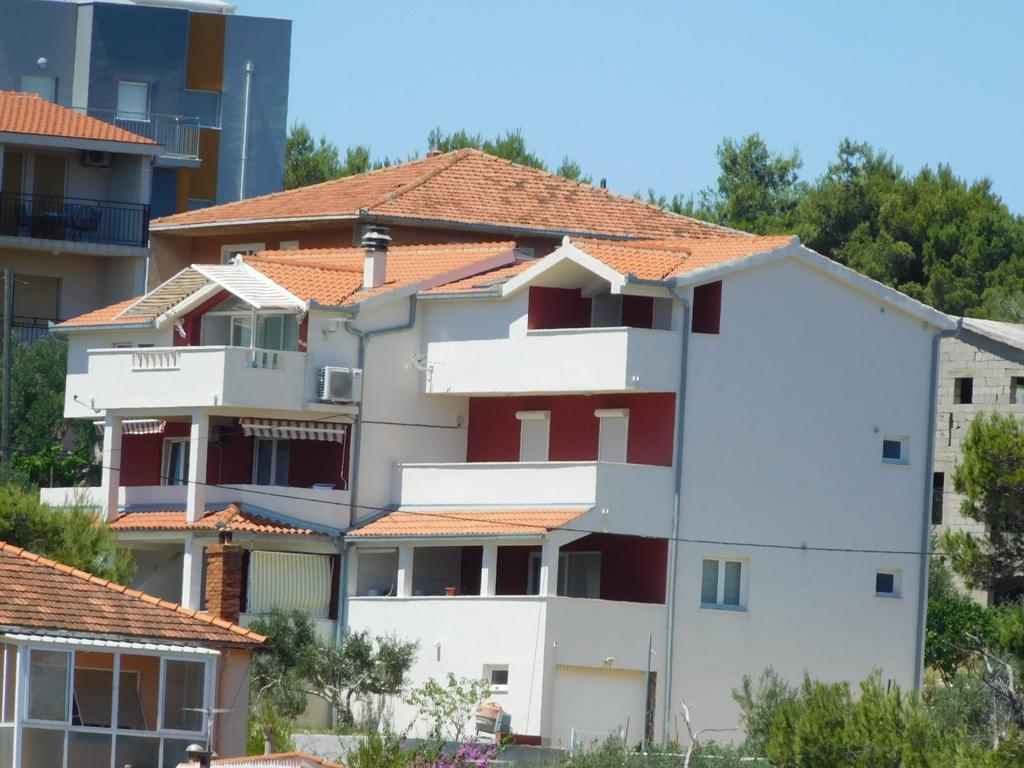Apartments Karla Слатине Экстерьер фото
